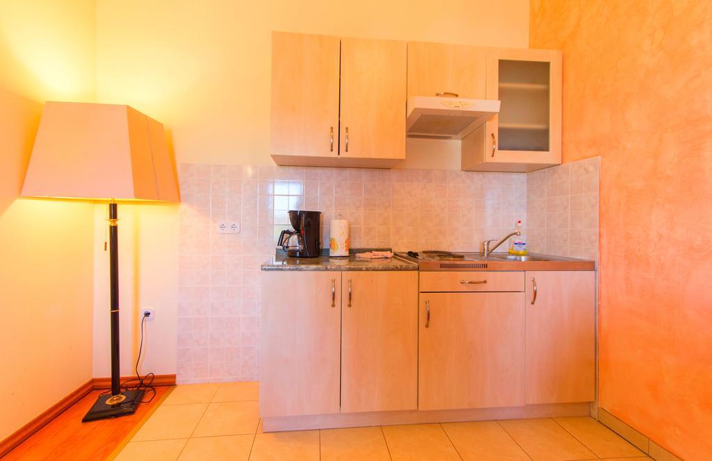 Apartments 4 Palme Funtana Rum bild