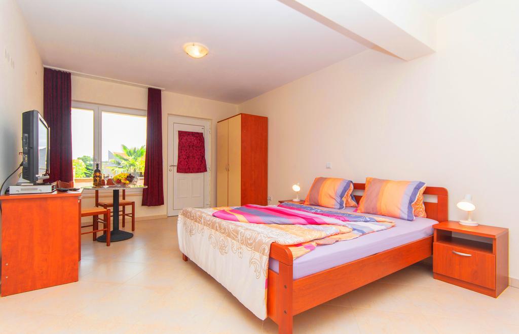 Apartments 4 Palme Funtana Rum bild