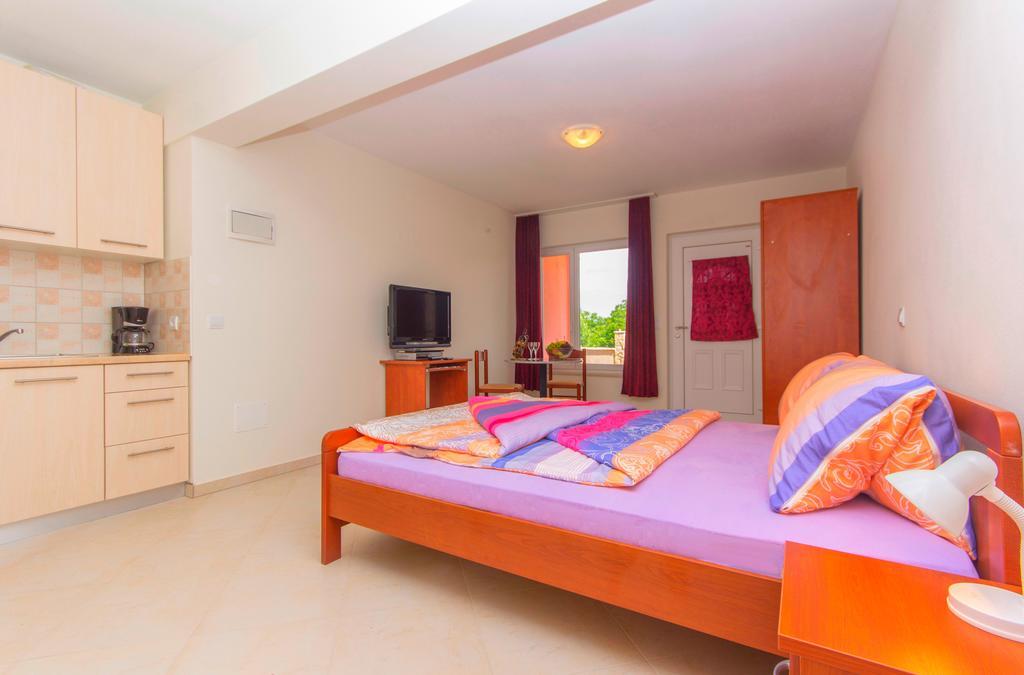 Apartments 4 Palme Funtana Rum bild